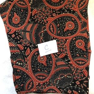 One pair of LuLaRoe leggings, size tall and curvy